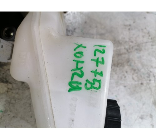 Главный тормозной цилиндр с бачком