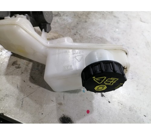 Главный тормозной цилиндр с бачком