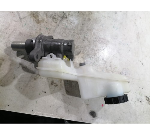 Главный тормозной цилиндр с бачком