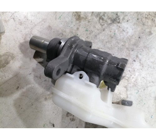 Главный тормозной цилиндр с бачком