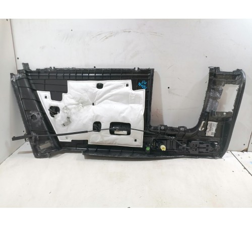 Обшивка багажника правая нижняя