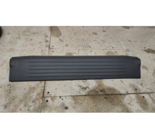 Внутренняя накладка порога передняя левая