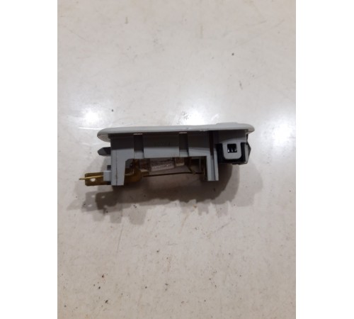 Плафон внутреннего освещения салона левый