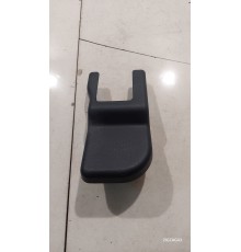 Крышка крепления сиденья передняя левая