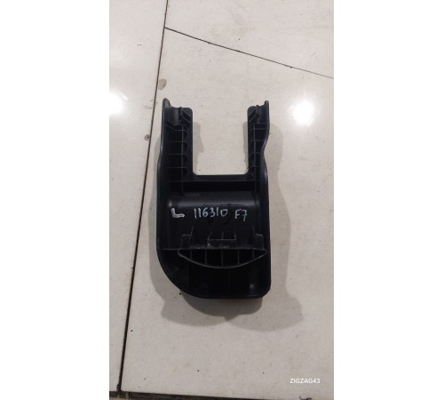 Крышка крепления сиденья передняя левая