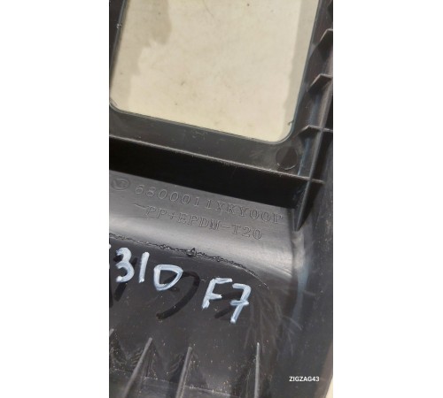 Крышка крепления сиденья передняя левая