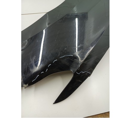 Крыло переднее правое