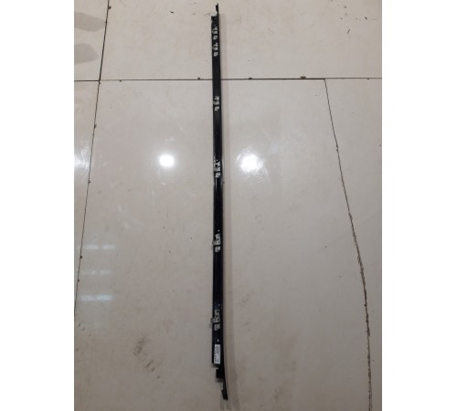 Молдинг двери (задний, левый)