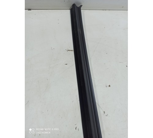 Уплотнитель стекла (передний правый внутренний)