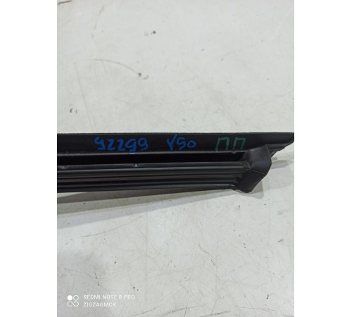 Уплотнитель стекла (передний правый внутренний)