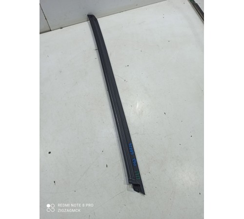 Уплотнитель стекла (передний правый внутренний)