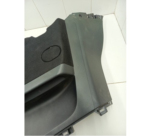 Обшивка багажника правая