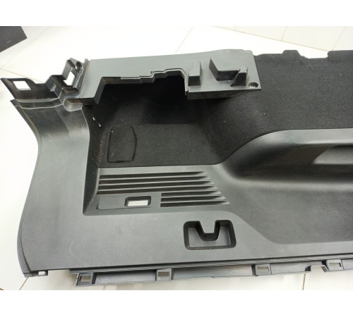 Обшивка багажника правая