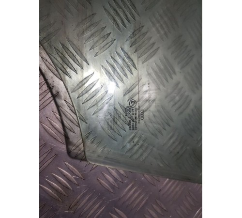 Стекло двери перед. лев.