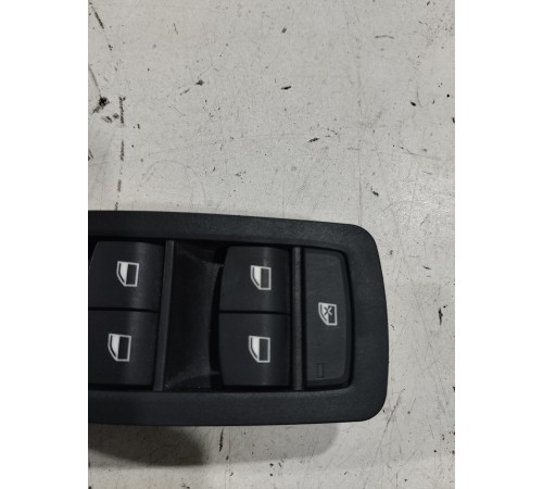 Блок управления стеклоподъемниками (передний левый)