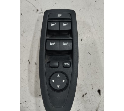 Блок управления стеклоподъемниками (передний левый)