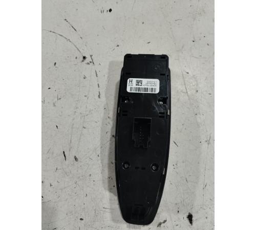 Блок управления стеклоподъемниками (передний левый)