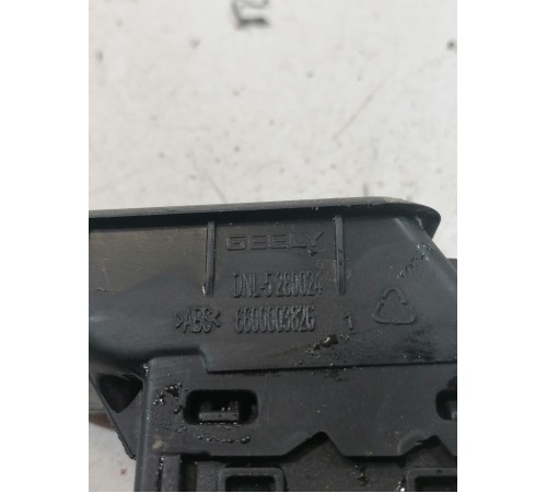 Кнопка открывания крышки багажника