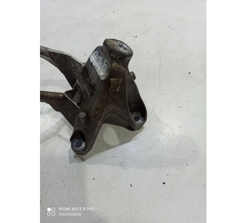 Кронштейн двигателя левый