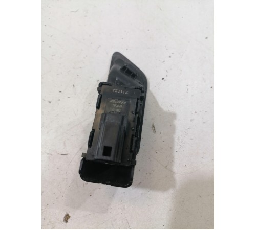 Кнопка открывания крышки багажника