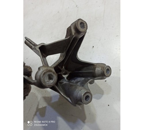 Кронштейн двигателя левый