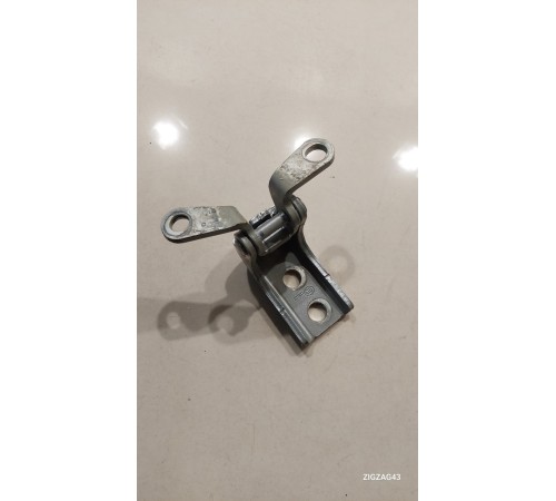 Петля двери(передняя левая верхняя)