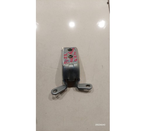 Петля двери(передняя левая верхняя)