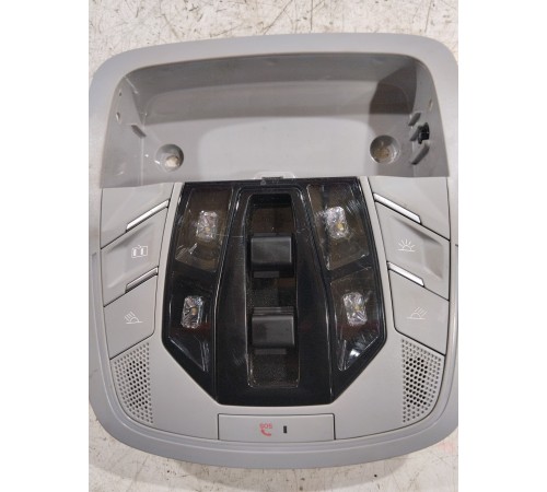 Плафон внутреннего освещения салона передний