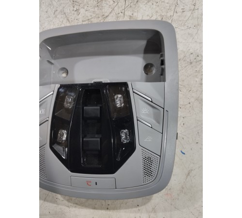 Плафон внутреннего освещения салона передний