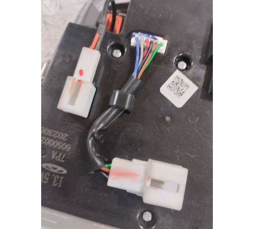 Плафон внутреннего освещения салона передний