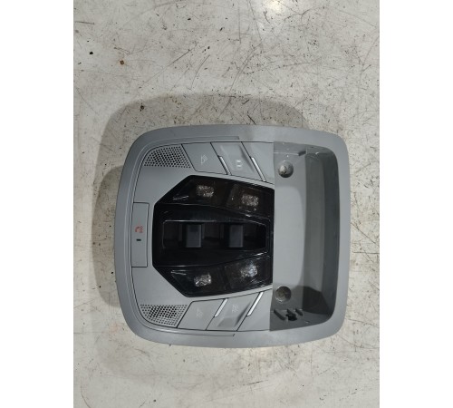 Плафон внутреннего освещения салона передний