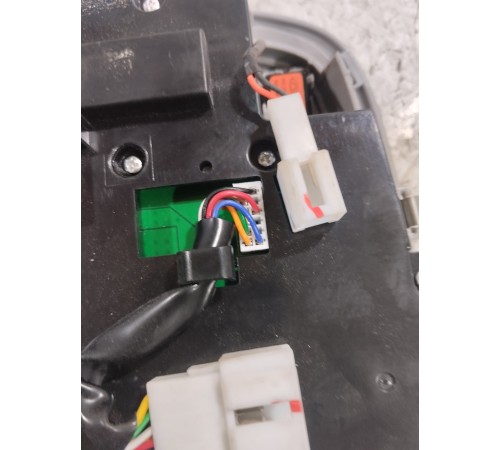 Плафон внутреннего освещения салона передний