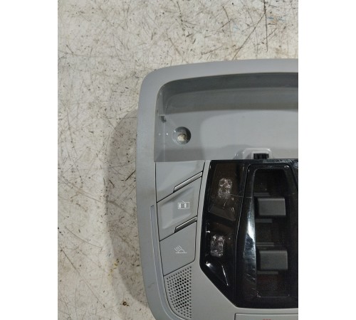 Плафон внутреннего освещения салона передний