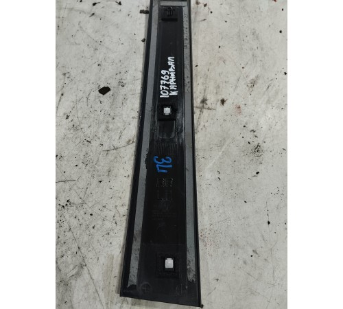 Накладка двери (задняя левая наружная)