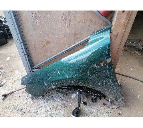 Крыло переднее левое