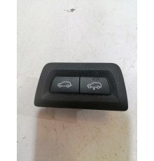 Кнопка открывания багажника