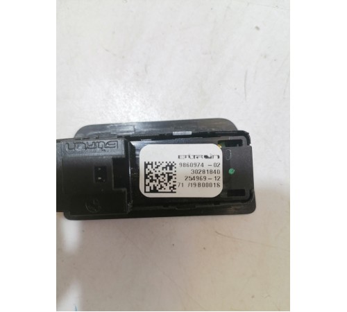 Кнопка открывания багажника