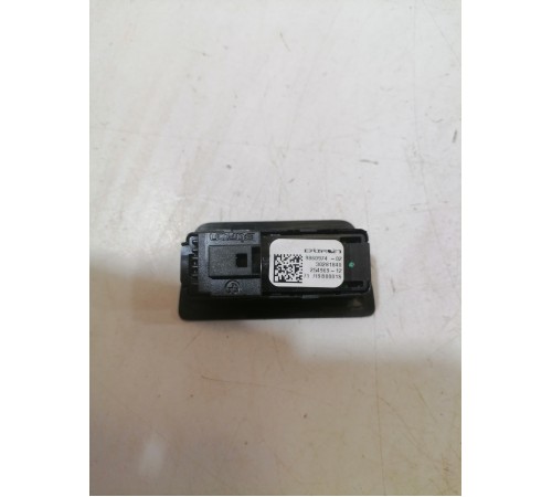 Кнопка открывания багажника