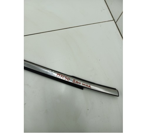 Уплотнитель стекла двери задний левый внешний