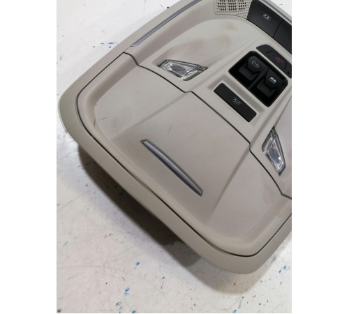 Плафон освещения салона передний