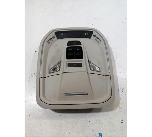 Плафон освещения салона передний