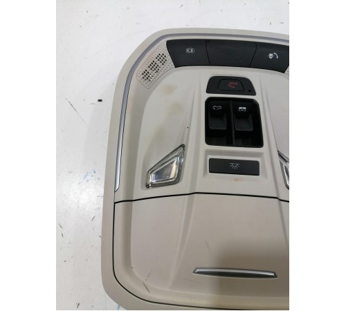 Плафон освещения салона передний