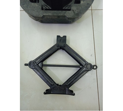 Домкрат с нишей