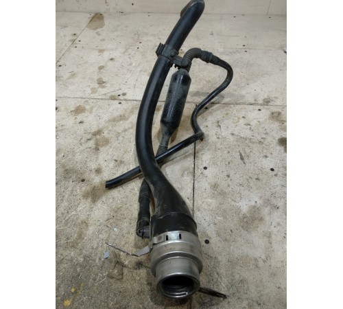 Горловина топливного бака