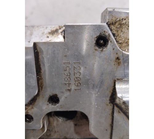 Блок клапанов гидроподвески передний