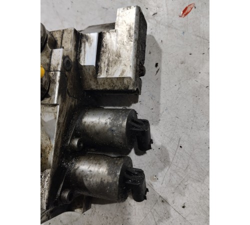 Блок клапанов гидроподвески передний