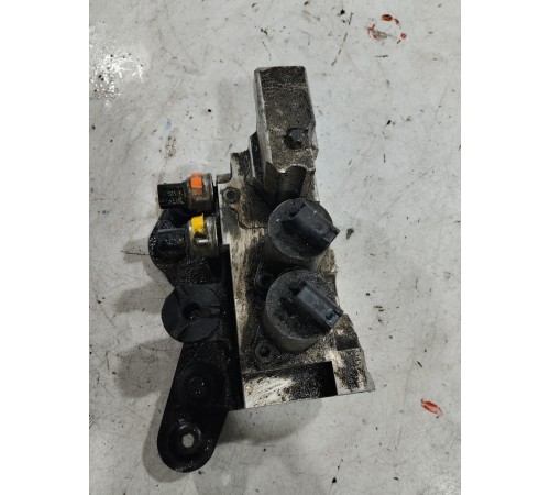 Блок клапанов гидроподвески передний