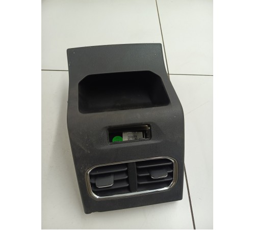 Накладка центральной консоли задняя