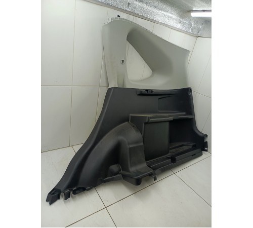 Обшивка багажника правая