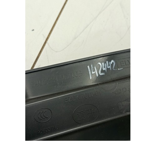 Обшивка багажника правая